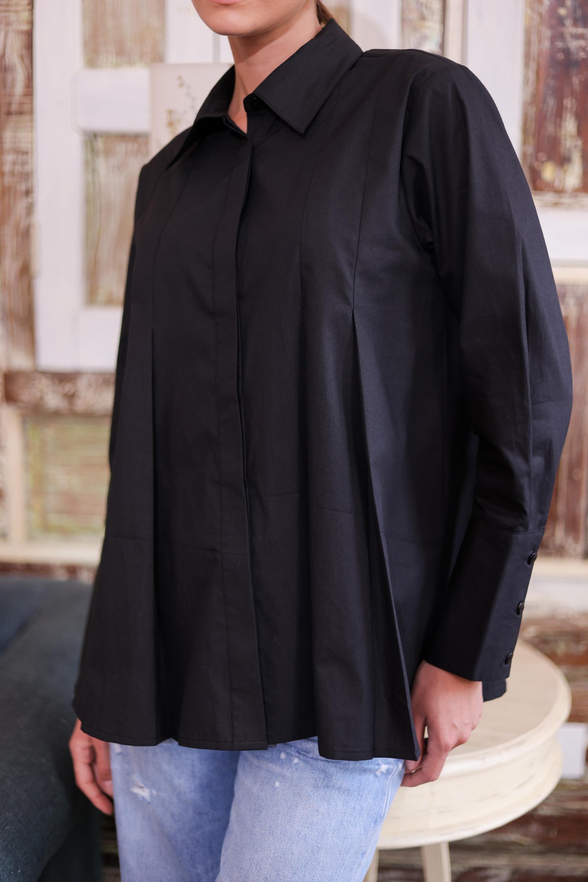 Ruhi in Eve’s Garden Shirt - Black
