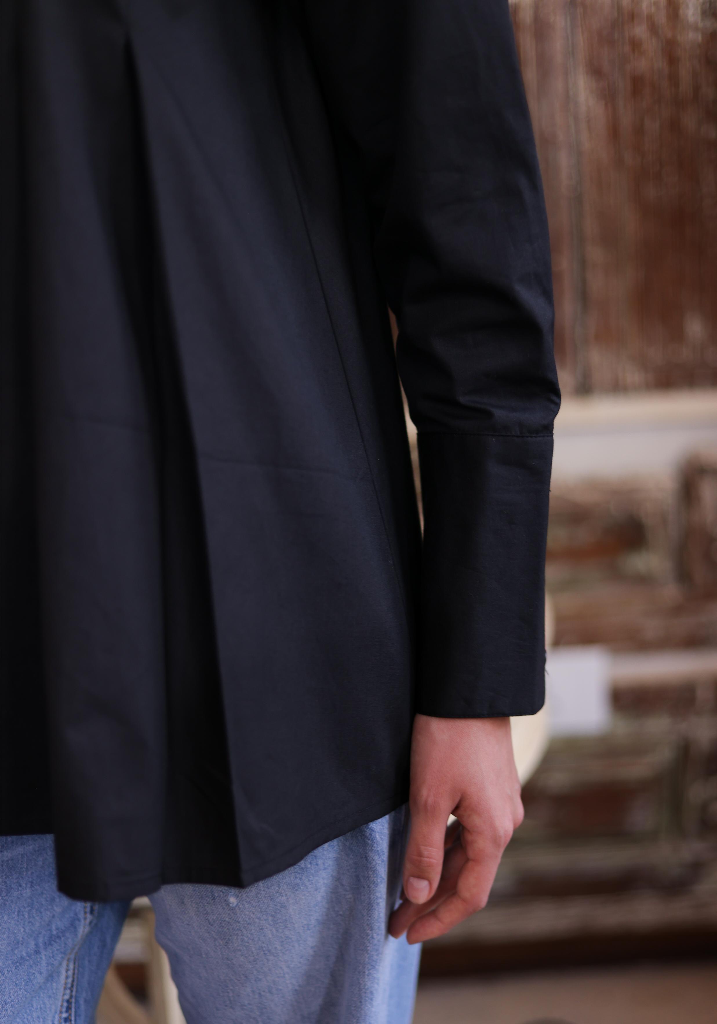 Ruhi in Eve’s Garden Shirt - Black