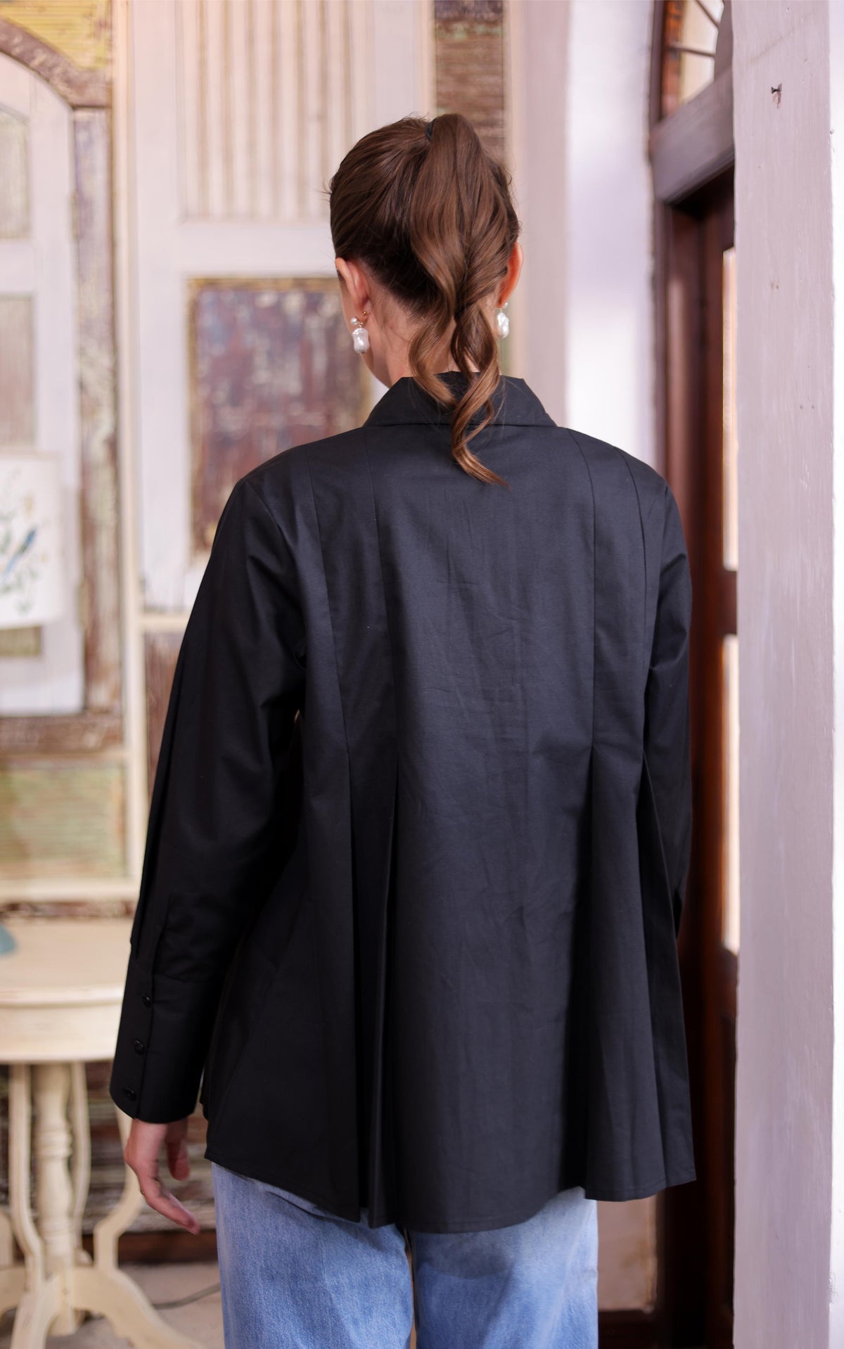 Ruhi in Eve’s Garden Shirt - Black
